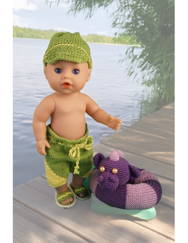 Kleid Kenny: Badeshorts, Sommercap, Flip-Flops und Drachen - Schwimmring