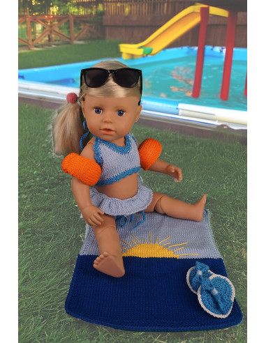 Kleid Kiara: Bikini, Flip-Flops, Schwimmgflügel und Badetuch